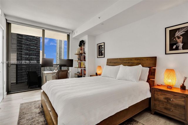 45 SW 9th St 2001, Miami, FL 33130