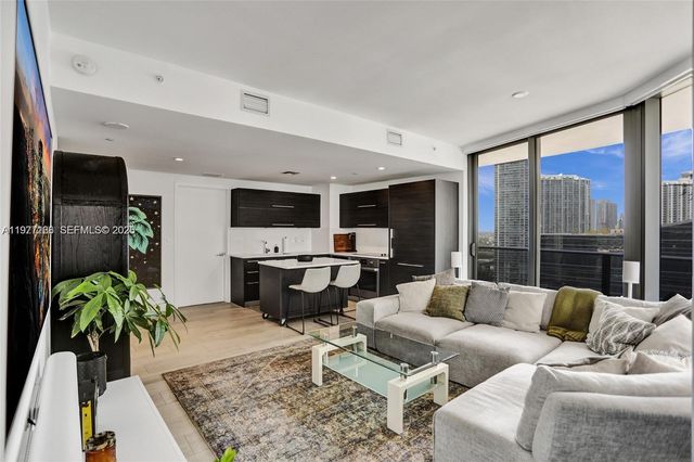 45 SW 9th St 2001, Miami, FL 33130