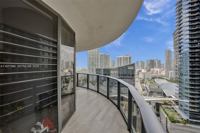 45 SW 9th St 2001, Miami, FL 33130