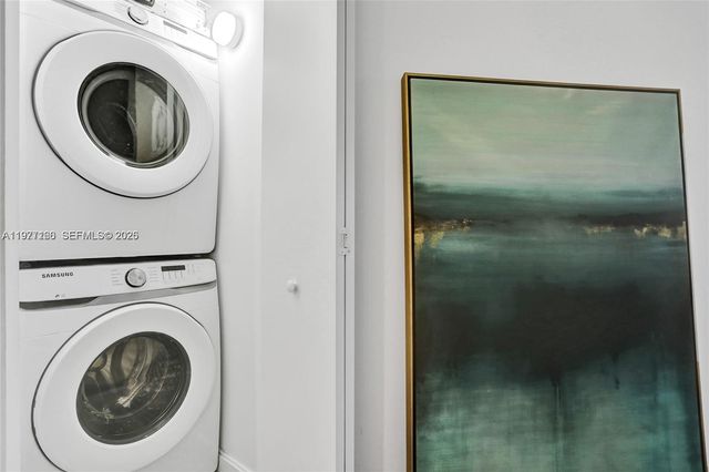 45 SW 9th St 2001, Miami, FL 33130