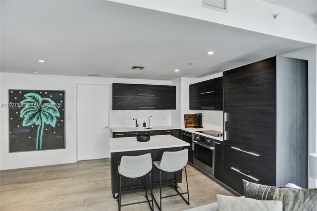 45 SW 9th St 2001, Miami, FL 33130