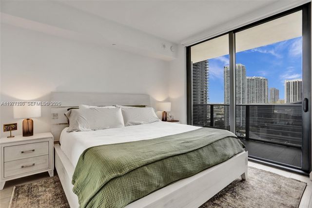 45 SW 9th St 2001, Miami, FL 33130