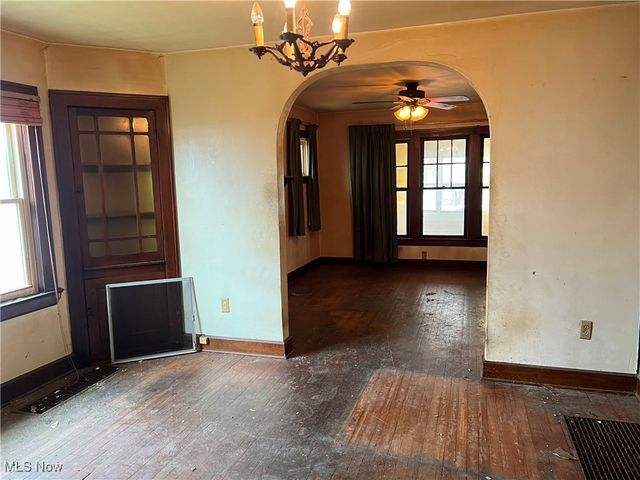 880 Jason Avenue, Akron, OH 44314