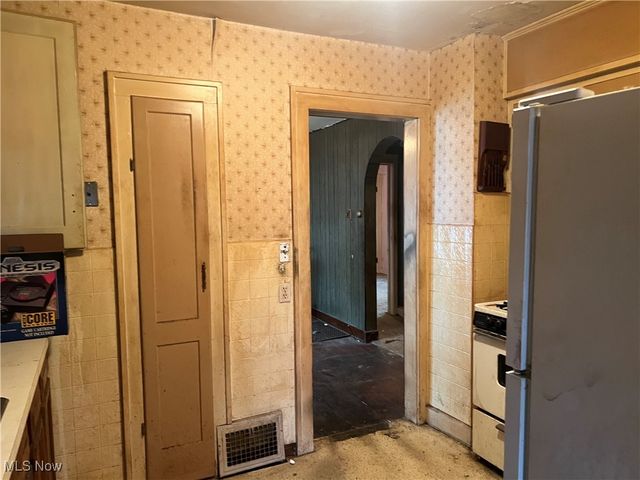 880 Jason Avenue, Akron, OH 44314