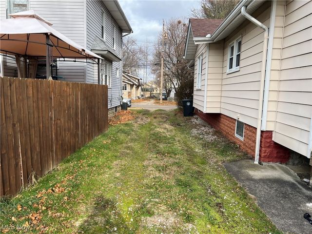 880 Jason Avenue, Akron, OH 44314