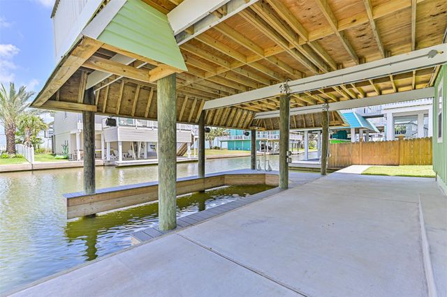4222 Spanish Main, Jamaica Beach, TX 77554