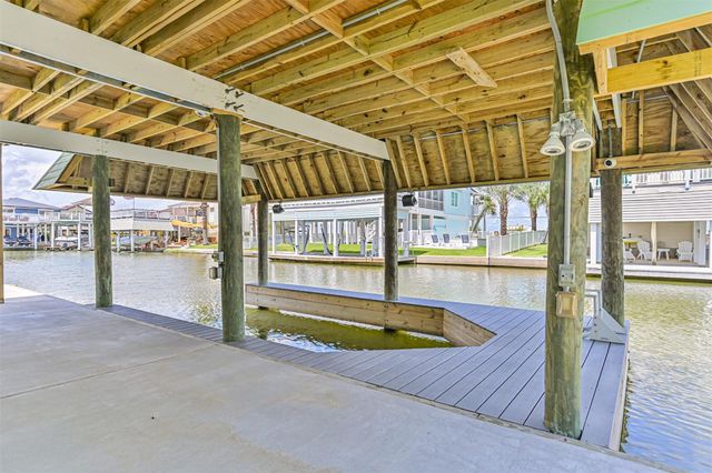 4222 Spanish Main, Jamaica Beach, TX 77554
