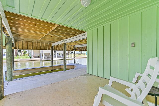 4222 Spanish Main, Jamaica Beach, TX 77554