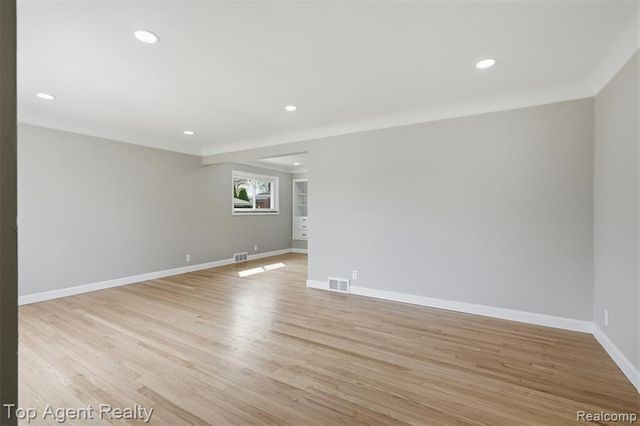 21407 Pallister Street, Saint Clair Shores, MI 48080