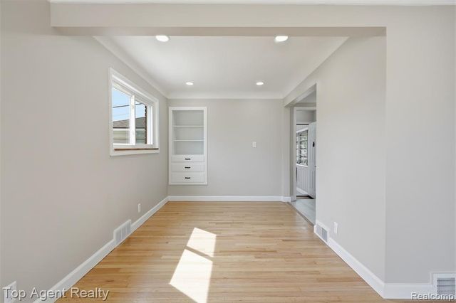 21407 Pallister Street, Saint Clair Shores, MI 48080