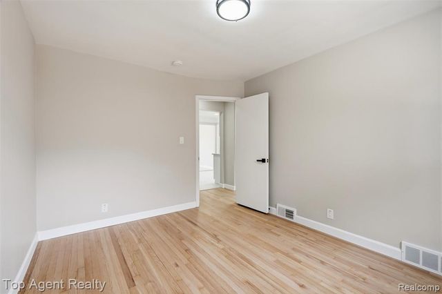 21407 Pallister Street, Saint Clair Shores, MI 48080