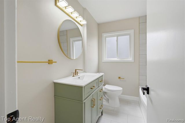 21407 Pallister Street, Saint Clair Shores, MI 48080