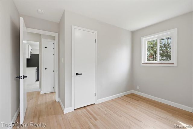 21407 Pallister Street, Saint Clair Shores, MI 48080