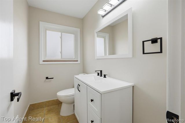 21407 Pallister Street, Saint Clair Shores, MI 48080