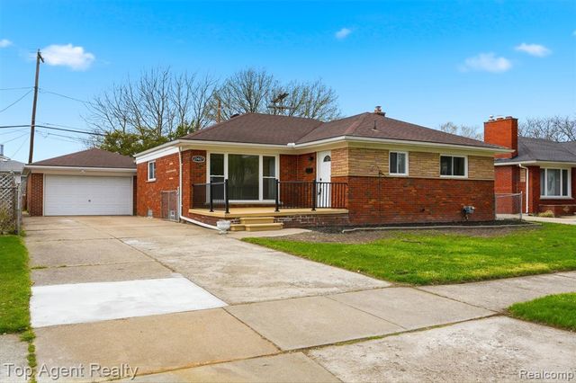 21407 Pallister Street, Saint Clair Shores, MI 48080
