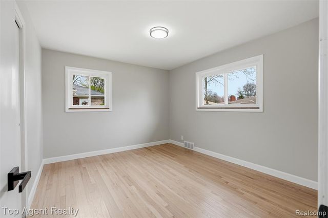 21407 Pallister Street, Saint Clair Shores, MI 48080