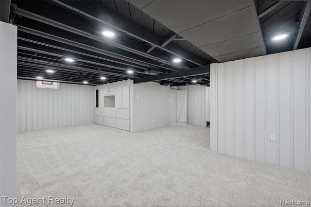21407 Pallister Street, Saint Clair Shores, MI 48080