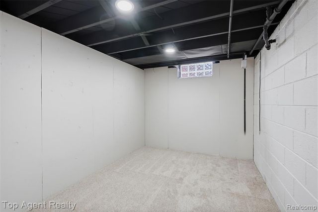 21407 Pallister Street, Saint Clair Shores, MI 48080