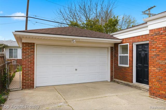 21407 Pallister Street, Saint Clair Shores, MI 48080