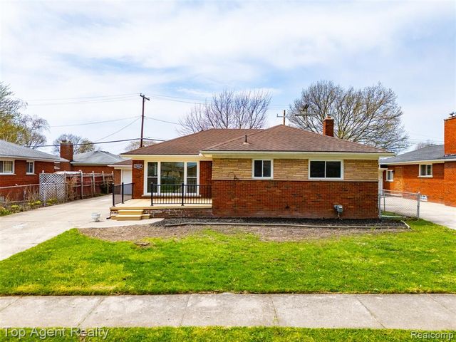 21407 Pallister Street, Saint Clair Shores, MI 48080