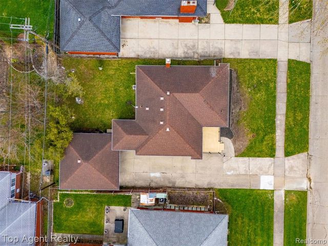 21407 Pallister Street, Saint Clair Shores, MI 48080