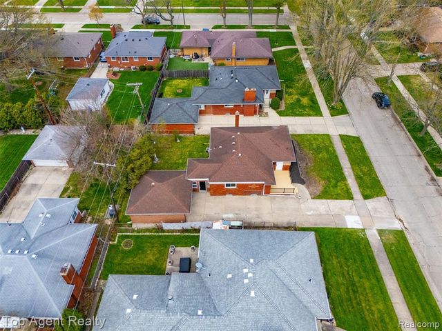 21407 Pallister Street, Saint Clair Shores, MI 48080