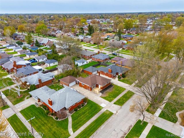 21407 Pallister Street, Saint Clair Shores, MI 48080