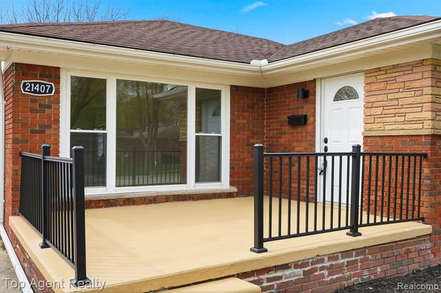 21407 Pallister Street, Saint Clair Shores, MI 48080