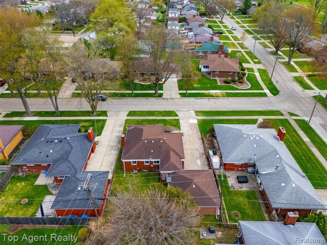 21407 Pallister Street, Saint Clair Shores, MI 48080