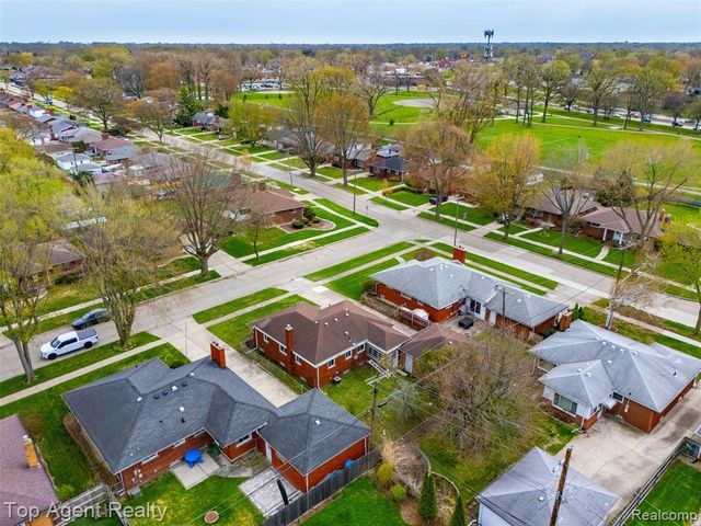 21407 Pallister Street, Saint Clair Shores, MI 48080