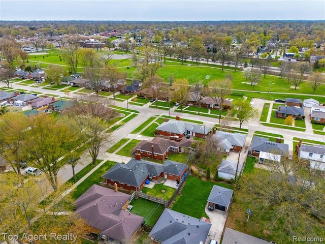 21407 Pallister Street, Saint Clair Shores, MI 48080