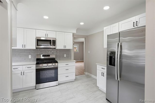 21407 Pallister Street, Saint Clair Shores, MI 48080