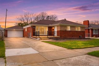 21407 Pallister Street, Saint Clair Shores, MI 48080