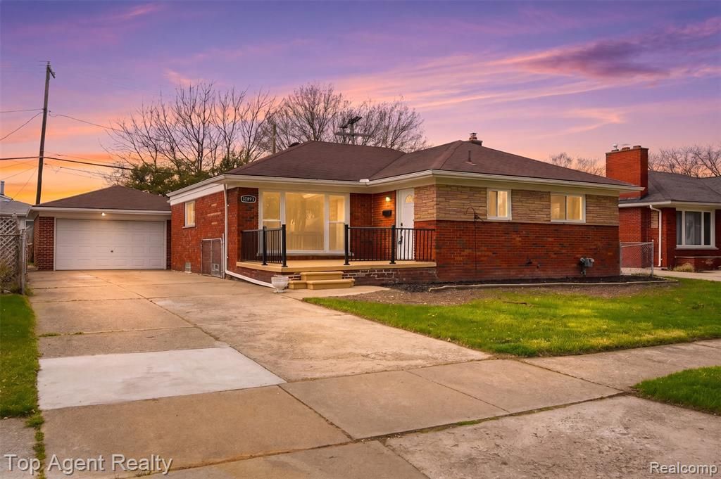 21407 Pallister Street, Saint Clair Shores, MI 48080