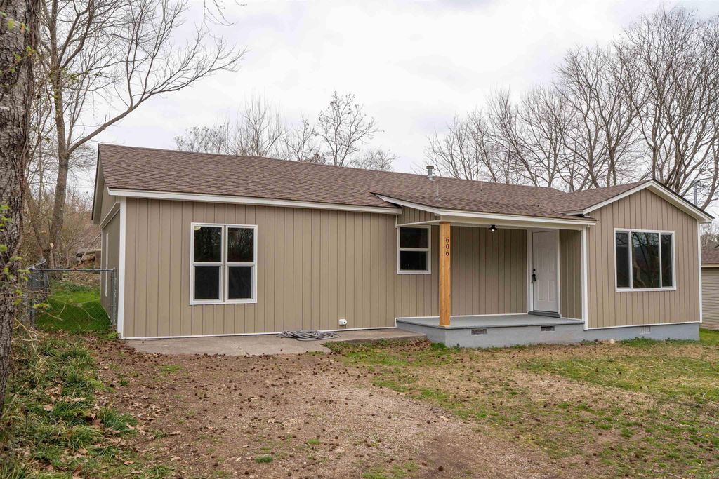 606 W North Street, Heber Springs, AR 72543