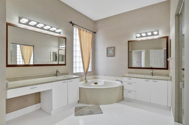 1581 NW 159th Ave, Pembroke Pines, FL 33028