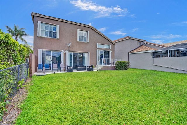 1581 NW 159th Ave, Pembroke Pines, FL 33028