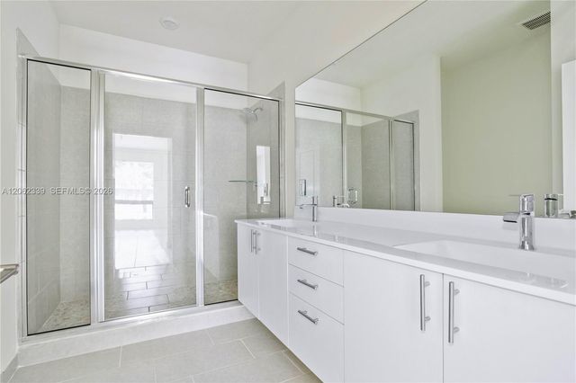 8001 NW 41st Street F-106, Doral, FL 33166