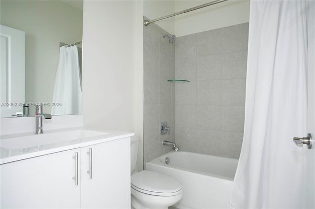 8001 NW 41st Street F-106, Doral, FL 33166