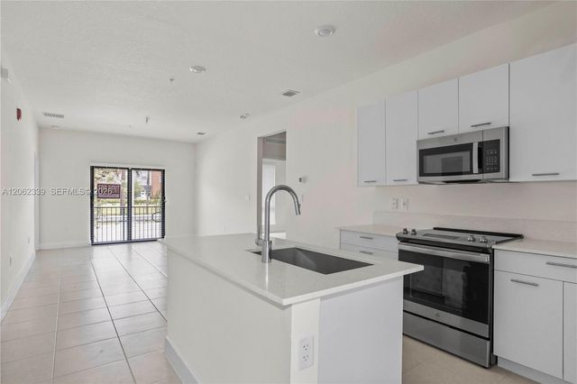 8001 NW 41st Street F-106, Doral, FL 33166