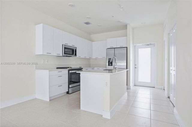8001 NW 41st Street F-106, Doral, FL 33166