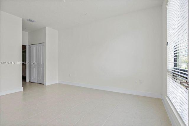 8001 NW 41st Street F-106, Doral, FL 33166