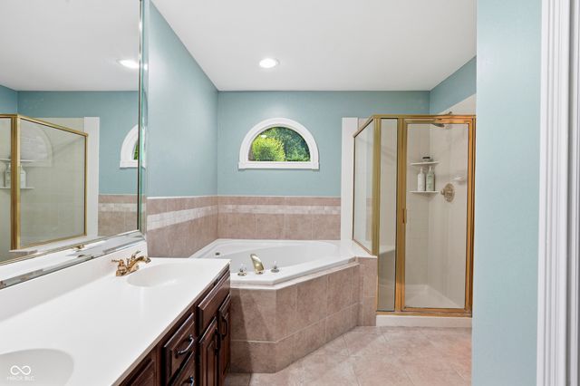 8749 N Port Circle, Indianapolis, IN 46236