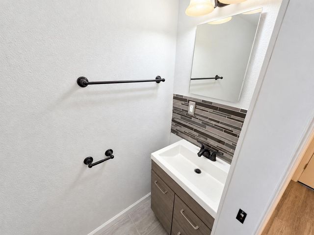 11306 Sandhurst Drive, Houston, TX 77048