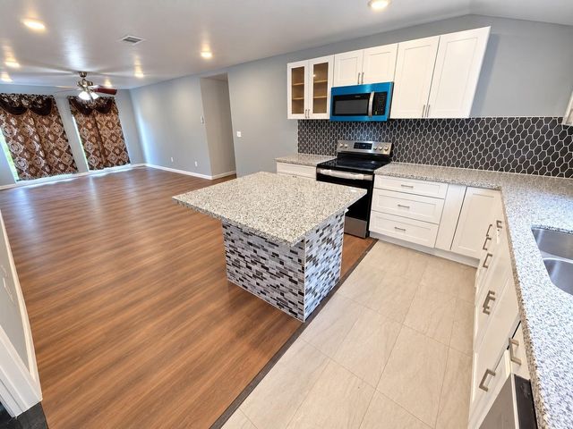 11306 Sandhurst Drive, Houston, TX 77048