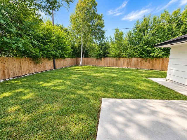 11306 Sandhurst Drive, Houston, TX 77048