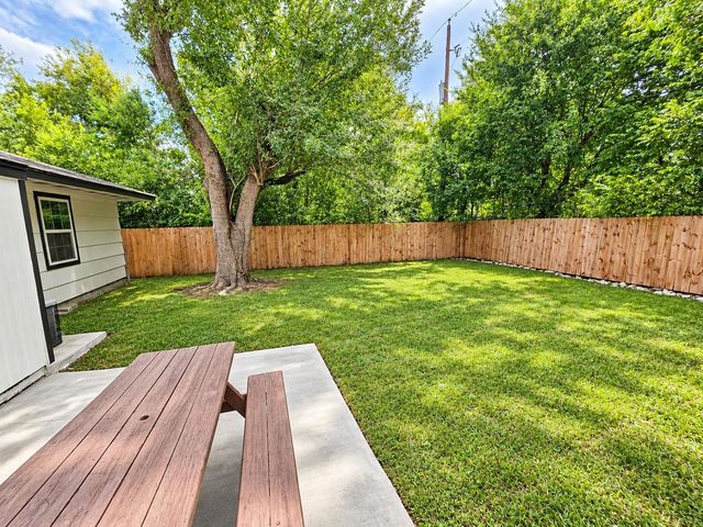 11306 Sandhurst Drive, Houston, TX 77048