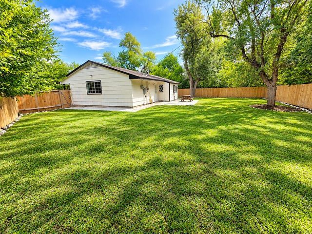11306 Sandhurst Drive, Houston, TX 77048