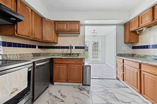 4165 Crooks Road, Troy, MI 48098