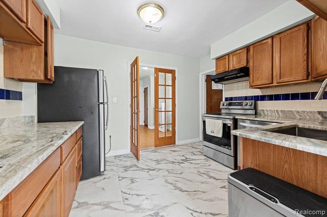 4165 Crooks Road, Troy, MI 48098